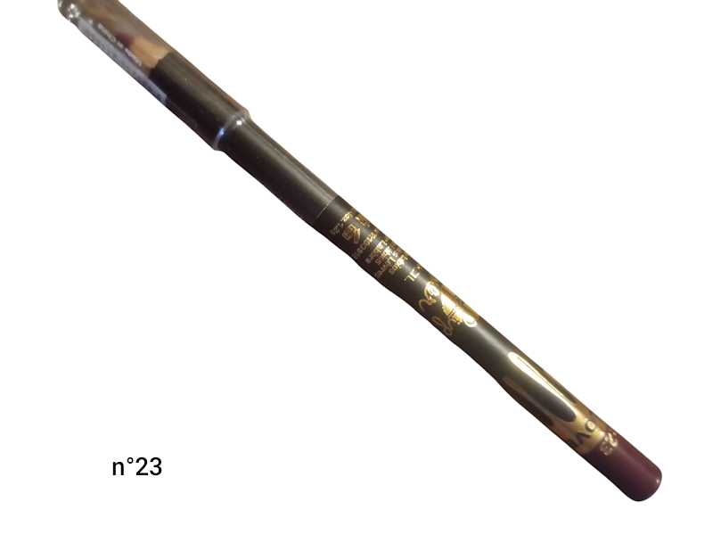 Crayons à lèvres et yeux